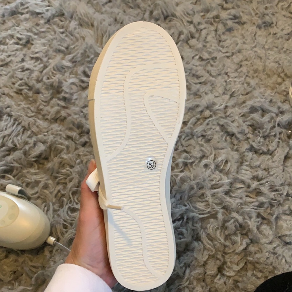 Brand new shoes, never worn from Lucy ave boutique. Size 5 1/2 New without box - Picture 3 of 4